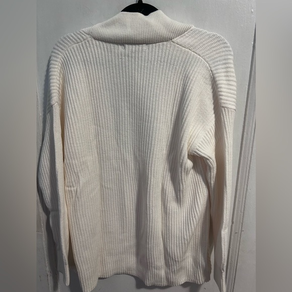 Brand new sweater - Picture 3 of 3